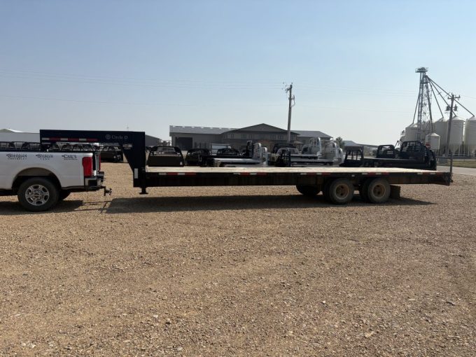 2017 CIRCLE D GN FLATBED 8’6″X30 2017 CIRCLE D GN FLATBED 8’6″X30