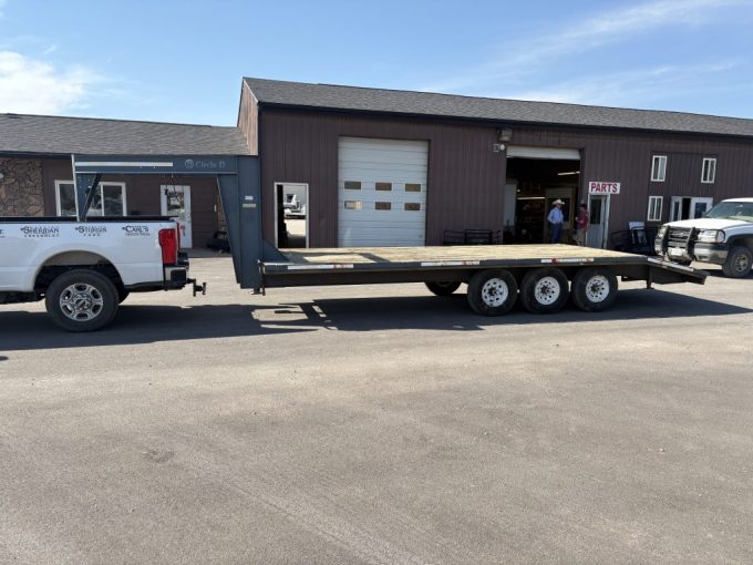 2001 CIRCLE D GN FLATBED 8’6″X24 2001 CIRCLE D GN FLATBED 8’6″X24
